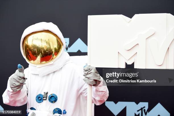 Moonman Rapper 116 Mtv Moon Man Photos & High Res Pictures - Getty Images