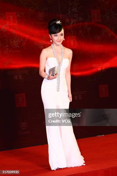 Chinese actress Lv Sisi arrives at the red carpet of the 14th Shanghai International Film Festival closing ceremony at Shanghai Grand Theatre on June...