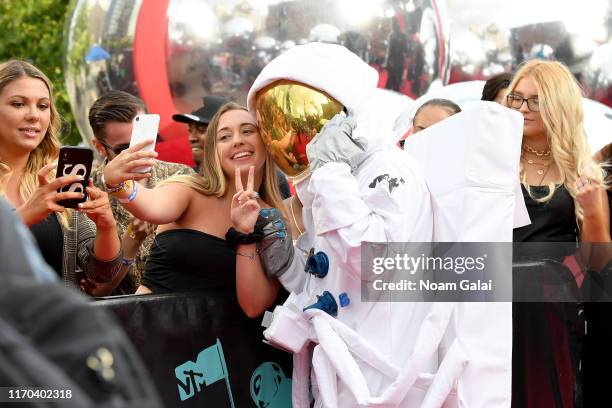 Moonman Rapper 116 Mtv Moon Man Photos & High Res Pictures - Getty Images