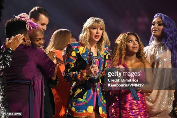 Taylor Swift receives 'Video of the Year Award' onstage during the 2019 MTV Video Music Awards at Prudential Center on August 26, 2019 in Newark, New...