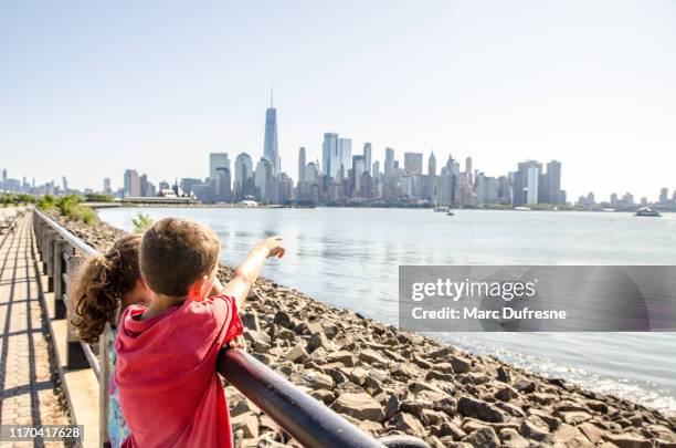 kids looking at manhattan skyline from liberty state park - jersey city new jersey stock pictures, royalty-free photos & images