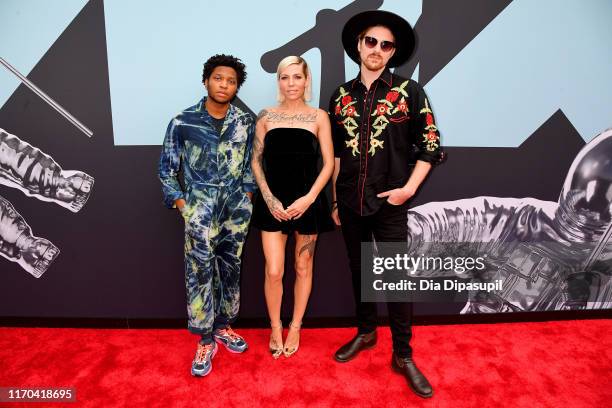 Gallant , Skylar Grey and Jamie N Commons attend the 2019 MTV Video Music Awards at Prudential Center on August 26, 2019 in Newark, New Jersey.