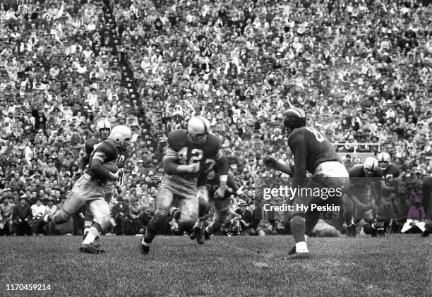Ohio State Howard Hopalong Cassady in action, rushing vs Michigan at Ohio Stadium. Columbus, OH CREDIT: Hy Peskin