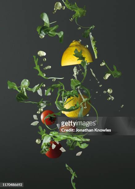 flying lettuce, lemons, tomatoes and oil - volare foto e immagini stock