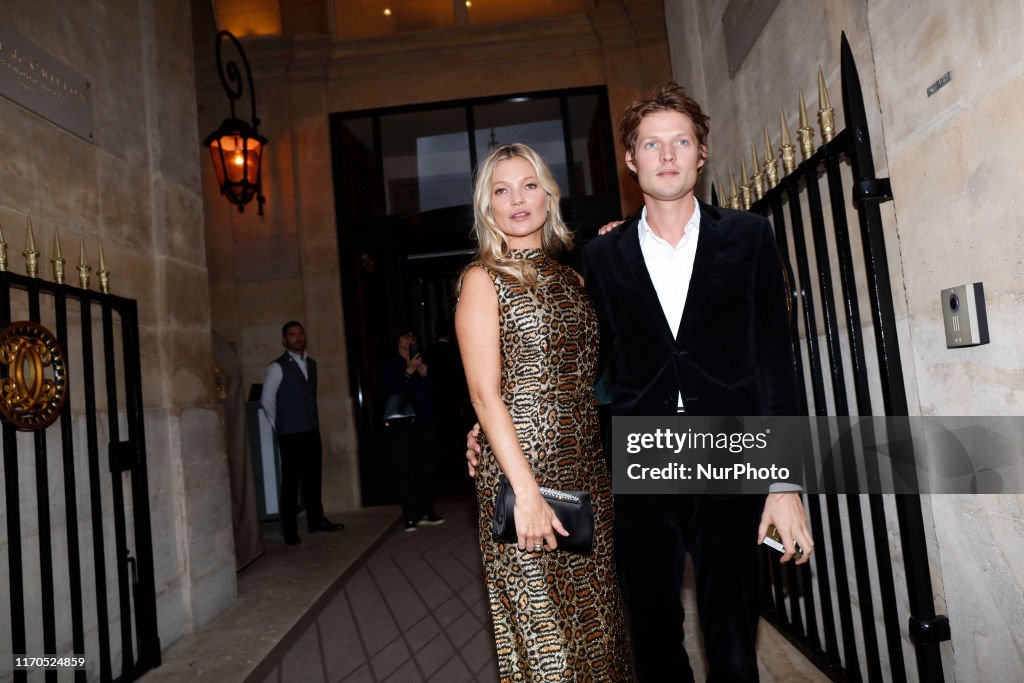 Celebrity Sightings : Paris Fashion Week - Womenswear Spring Summer 2020 : Day One