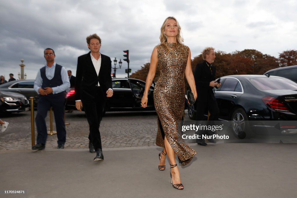 Celebrity Sightings : Paris Fashion Week - Womenswear Spring Summer 2020 : Day One
