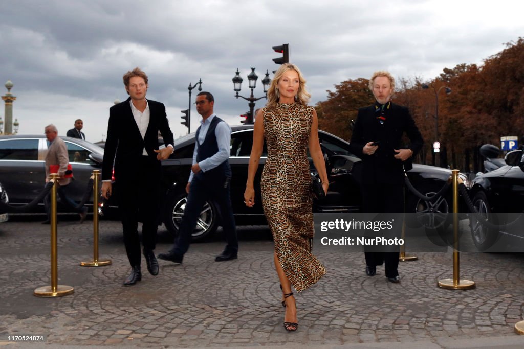 Celebrity Sightings : Paris Fashion Week - Womenswear Spring Summer 2020 : Day One