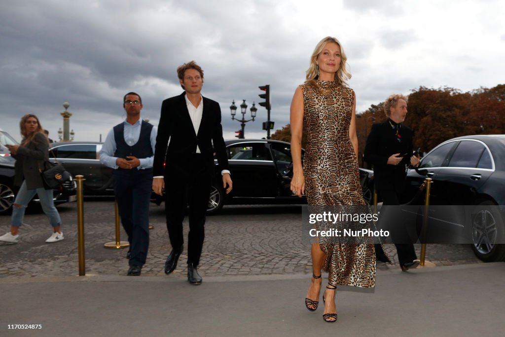 Celebrity Sightings : Paris Fashion Week - Womenswear Spring Summer 2020 : Day One