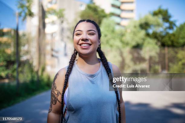 portrait of a female basketball player smiling - maria chiquinha - fotografias e filmes do acervo