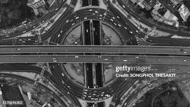 aerial view/traffic on a circular road/aerial shot - additionstaste stock-fotos und bilder