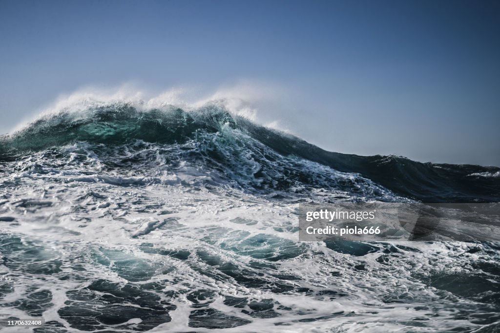 The shape of the sea: waves crashing