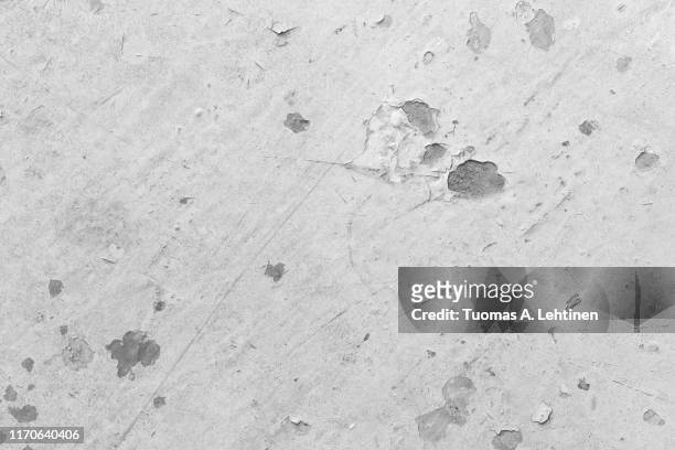 old sheet metal plate with rust in black and white - rust texture imagens e fotografias de stock