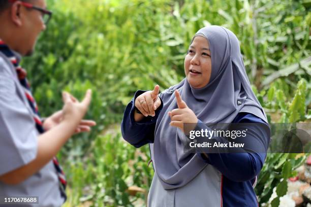 Scou Sign Language Boy Scouts Sign Photos and Premium High Res Pictures - Getty Images