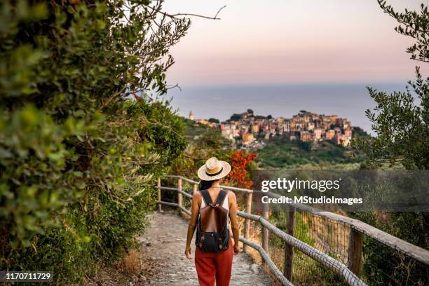 descubriendo italia. - cinco tierras fotografías e imágenes de stock