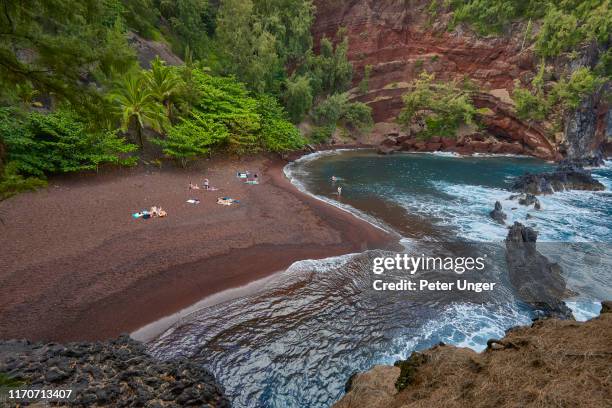 red sand beach,hana,maui,hawaii,usa - beach sand and water hawaii stock-fotos und bilder