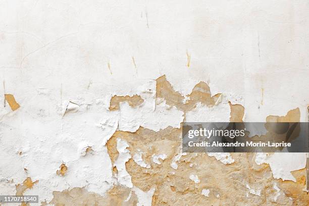 damaged old white paint wall scrapped texture from old building in spain - adobe wall fotografías e imágenes de stock