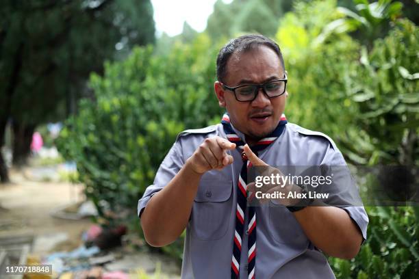 Scou Sign Language Boy Scout Sign Photos and Premium High Res Pictures - Getty Images