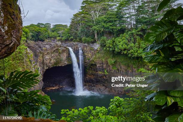 rainbow falls,hilo,big island,hawaii,usa - het grote eiland hawaï eilanden stockfoto's en -beelden