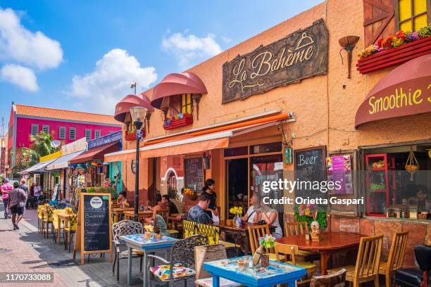 curaçao, willemstad - pedestrian zone - curacao imagens e fotografias de stock