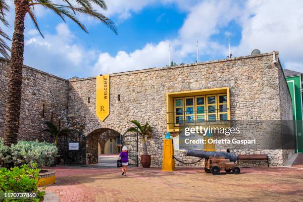 curacao, willemstad - renaissance mall - rif fort - willemstad stock pictures, royalty-free photos & images