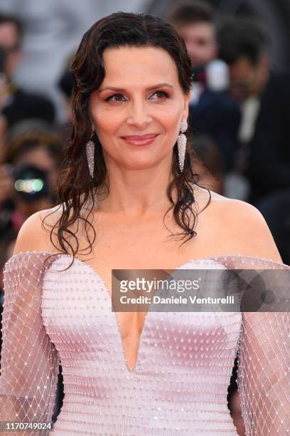Juliette Binoche walks the red carpet ahead of the Opening Ceremony and the "La Vérité" screening during the 76th Venice Film Festival at Sala Grande...