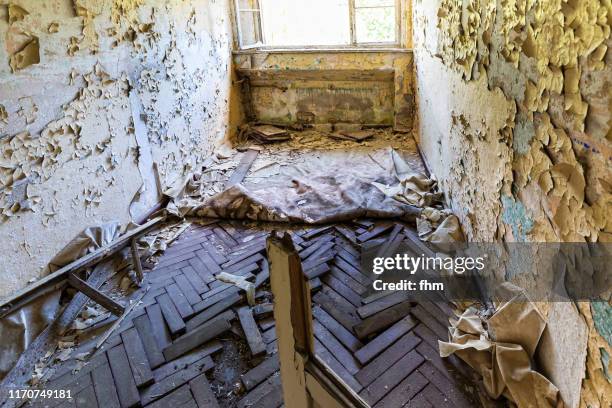 room in a very bad condition in an abandoned building - rust   germany stock pictures, royalty-free photos & images