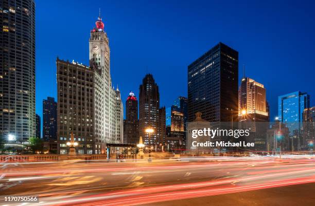 michigan-wacker historic district street scene - chicago - chicago old town stock pictures, royalty-free photos & images