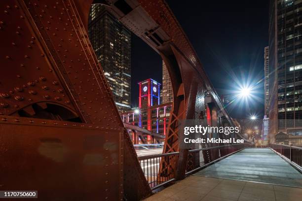 clark street bridge at night - chicago - chicago river stock pictures, royalty-free photos & images