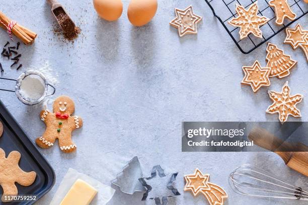 kerst achtergronden: kerstkoekjes ingrediënten frame - tulband stockfoto's en -beelden