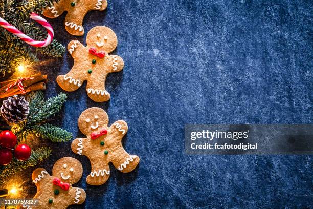 聖誕背景：自製姜餅餅乾邊框與複製空間。 - gingerbread men 個照片及圖片檔