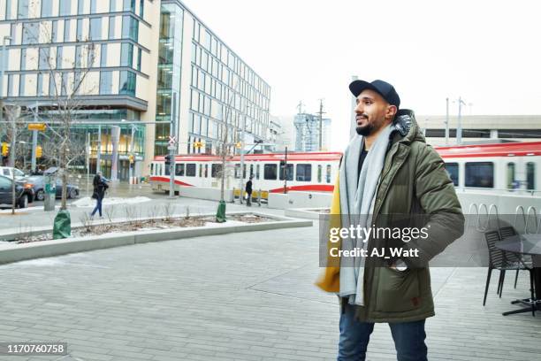 son froid ici - calgary photos et images de collection