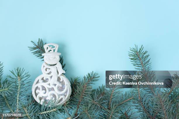 red mug with hot chocolate with melted marshmallow snowman - melting snowman stock pictures, royalty-free photos & images