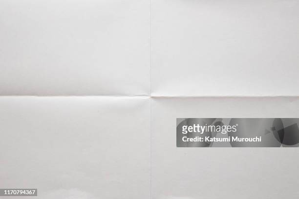 folded white paper background - feuille de papier photos et images de collection