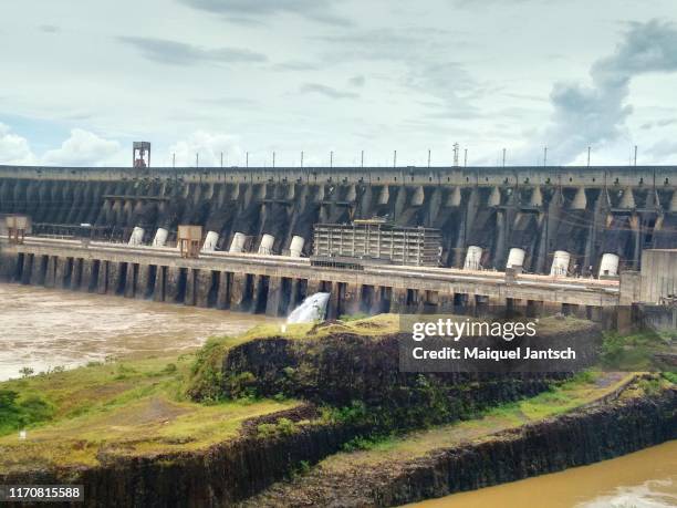 itaipu dam (usina de itaipu), one of the biggest hydroelectric dams in the world - foz do iguaçu - brazil and paraguai - belo monte dam stock pictures, royalty-free photos & images