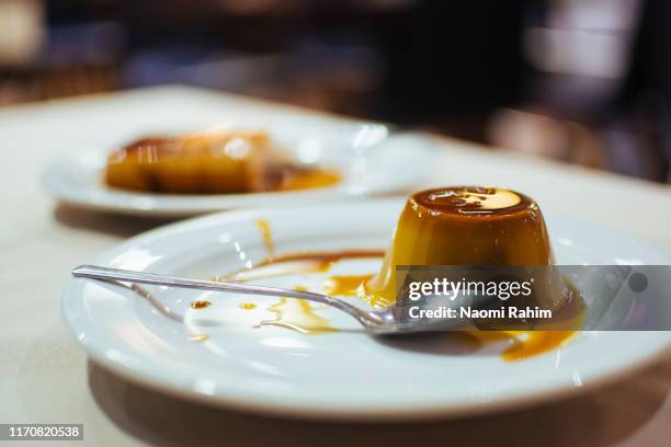 creme caramel dessert, also known as a flan, caramel custard or pudim, served in a restaurant - pudim-de-leite imagens e fotografias de stock