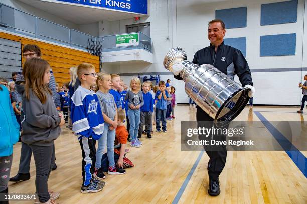 Kids from the Calumet Elementary School get to see the Stanley Cup prior to the Kraft Hockeyville game between the Detroit Red Wings and the St....