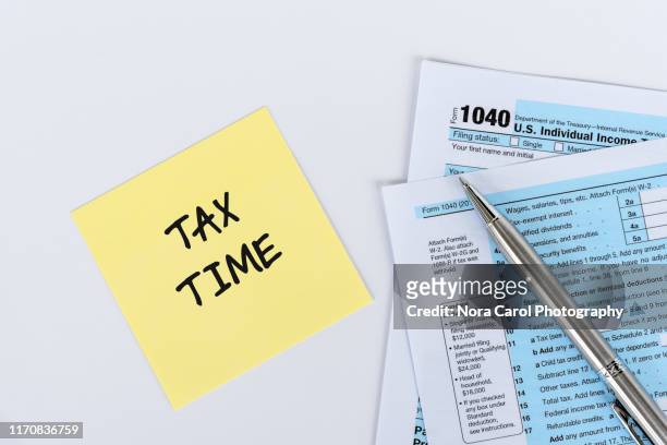 tax time - 1040 stockfoto's en -beelden