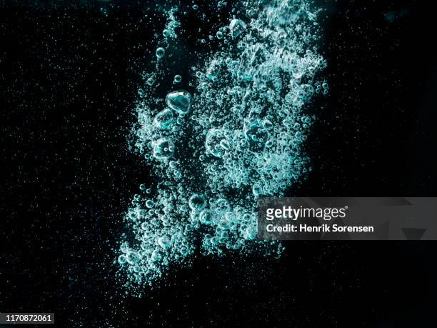 bubbles in water - oxygen stock pictures, royalty-free photos & images