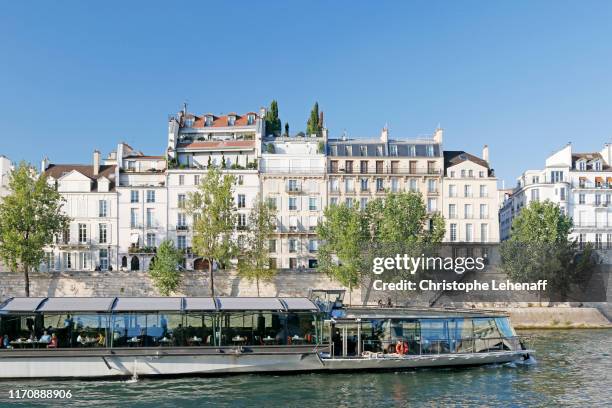 the docks of saint louis island in paris - paris island stock pictures, royalty-free photos & images