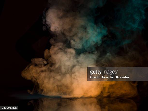 smoke - smoke physical structure stockfoto's en -beelden
