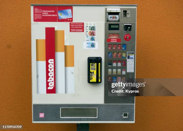 176 Cigarette Vending Machine Stock Photos, High-Res Pictures, and ...