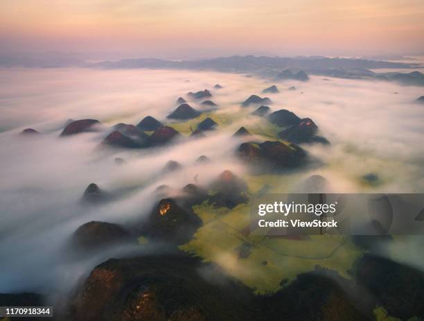 volare morning mist - 郊外 fotografías e imágenes de stock