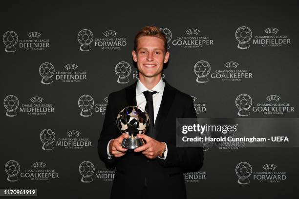 Frenkie de Jong of FC Barcelona poses with the UEFA Champions League Midfielder of the Year 2018/19 Award following the UEFA Champions League Draw,...