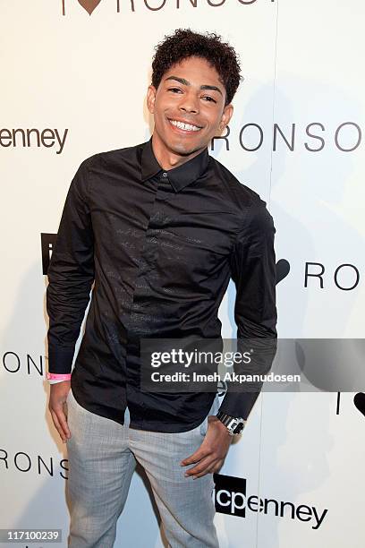 Howard Ronson 3,458 B Howard Photos & High Res Pictures - Getty Images