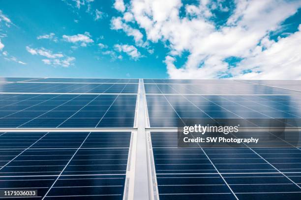 solar power plants in poland - panel stockfoto's en -beelden