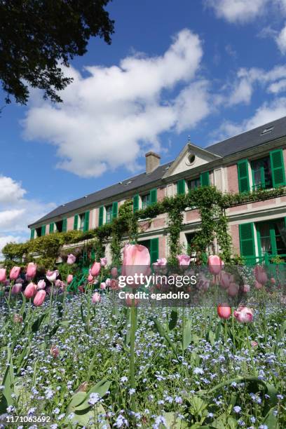 fondation monet in giverny - giverny stock-fotos und bilder