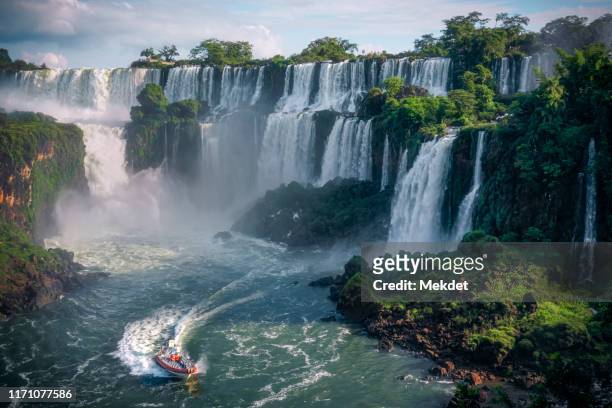 iguazu falls, iguazu national park, brazil-argentina-paraguay border. - garganta del diablo fotografías e imágenes de stock