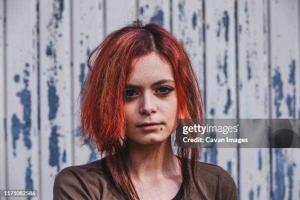 punk woman headshoot - coiffure punk stock-fotos und bilder