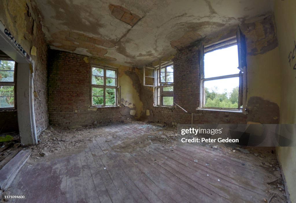 Abandoned secret soviet military base - wide angle room