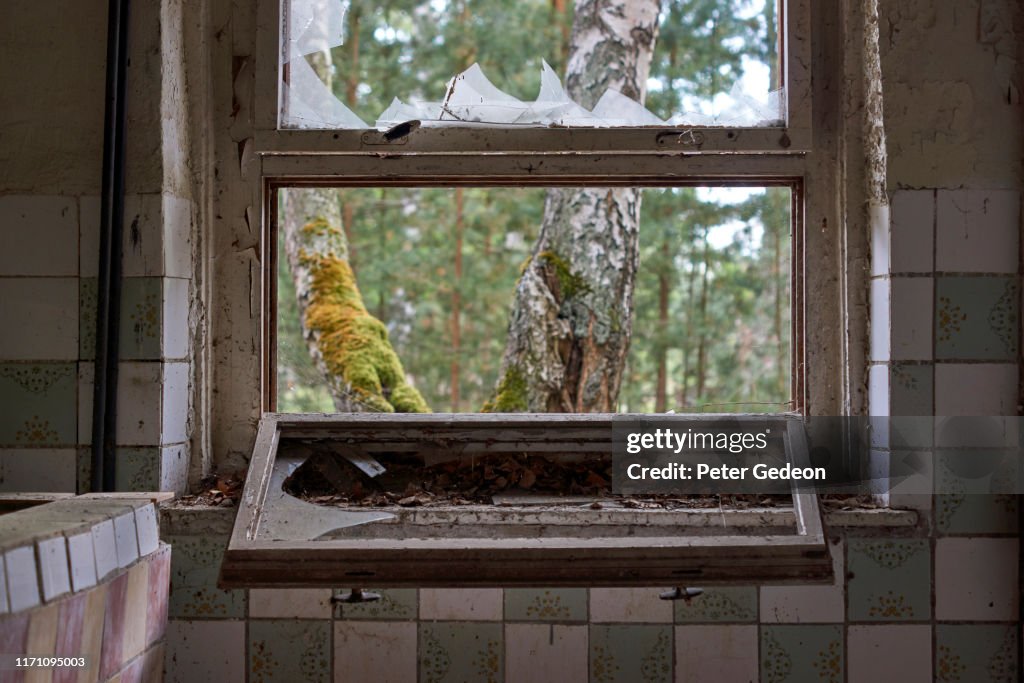 Abandoned secret soviet military base - Distressed Room with a window